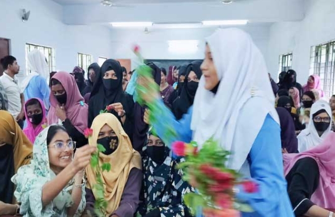 কালিগঞ্জ রোকেয়া মনসুর মনসুর মহিলা কলেজে নবীনবরণ ও সাংস্কৃতিক অনুষ্ঠান