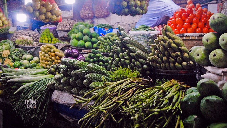 টাঙ্গাইলে শীতকালীন সবজির সরবরাহ বেড়েছে, দাম কমছে না