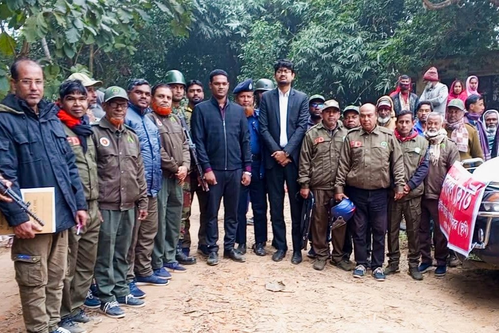 টাঙ্গাইলের ঘাটাইলে বনের ভেতরে অবৈধ করাতকল, ভ্রাম্যমাণ আদালতের জরিমানা