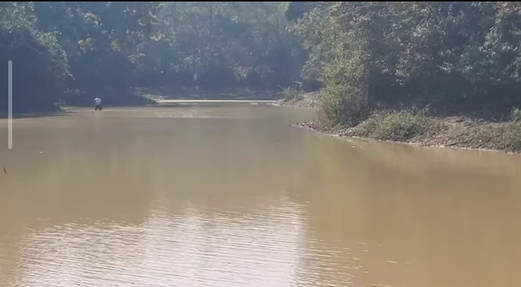 টাঙ্গাইলের মধুপুর বনাঞ্চলে গড়গড়িয়া লেক সম্প্রসারণকে কেন্দ্র করে বন বিভাগের বিরুদ্ধে গারো সম্প্রদায়ের প্রতিবাদ