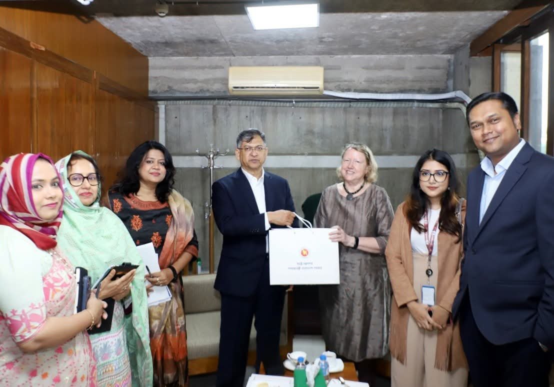 স্বরাষ্ট্রমন্ত্রীর সঙ্গে ইউনেস্কো প্রতিনিধিদলের সাক্ষাৎ, পুলিশ ও সাংবাদিক প্রশিক্ষণে জোর