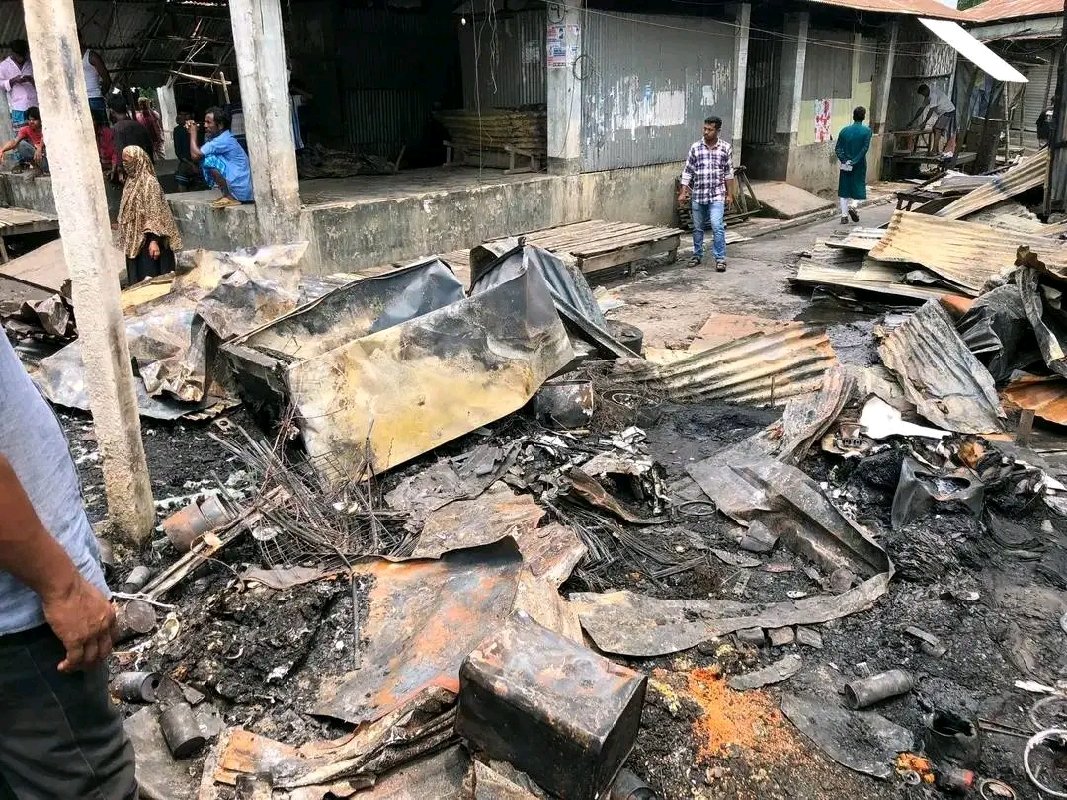 জামালপুরে ভয়াবহ অগ্নিকাণ্ডে ১২টি দোকান পুড়ে ছাই ক্ষতিগ্রস্তদের পাশে দাঁড়ানোর আহ্বান