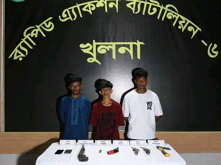 লবণচরার জোড়া খুন: শীর্ষ সন্ত্রাসী সাইফিসহ ৩ জন গ্রেপ্তার, অস্ত্র উদ্ধার