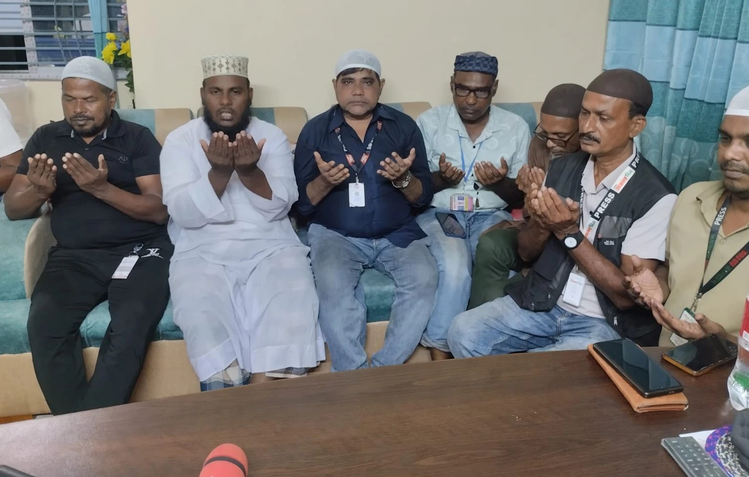 সাংবাদিক সুরক্ষা ও কল্যাণ ফাউন্ডেশনের দোয়া মাহফিল ও আলোচনা সভা অনুষ্ঠিত
 শহীদ সাংবাদিকদের স্মরণ ও সংগঠনের উপদেষ্টার সুস্থতা কামনা