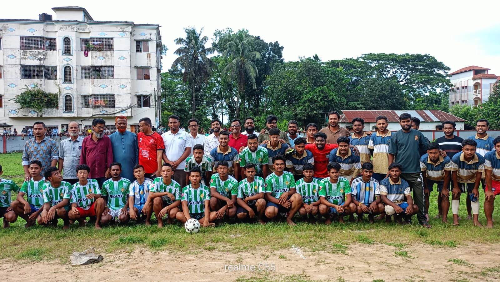 খালেদা জিয়ার আত্মার মাগফেরাত কামনায় 
দুর্গাপুরে প্রীতি ফুটবল ম্যাচ
