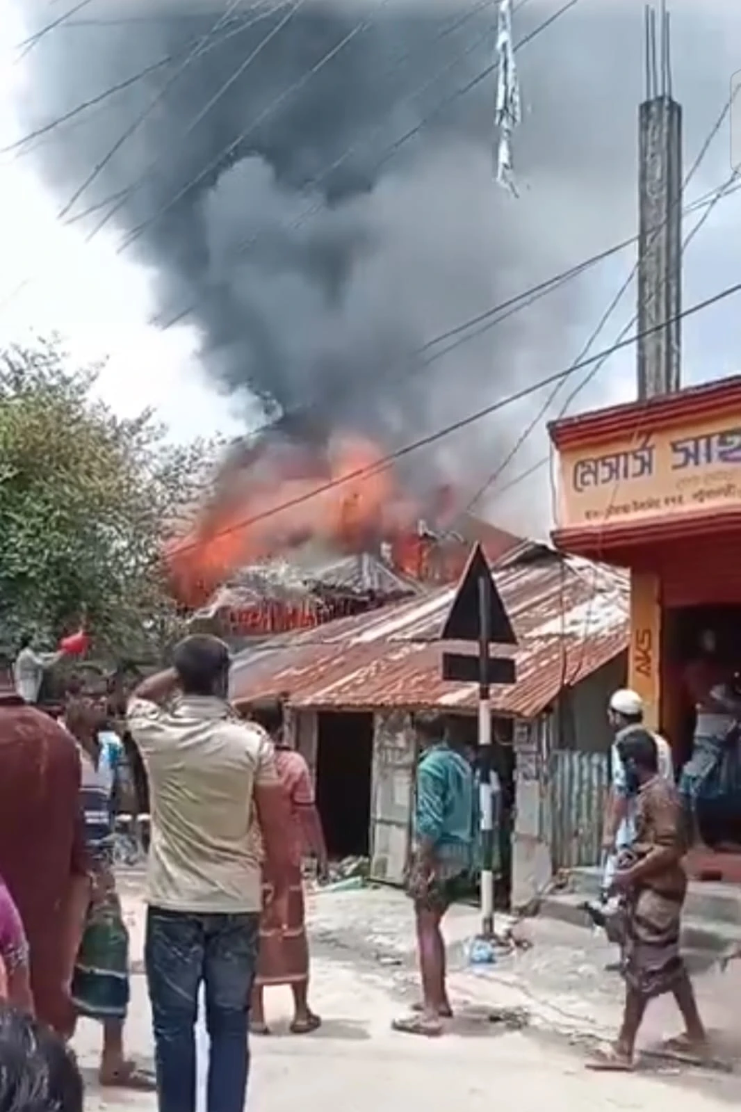 গলাচিপায় বসতঘরে আগুন, ২০ লাখ টাকার ক্ষয়ক্ষতির আশঙ্কা