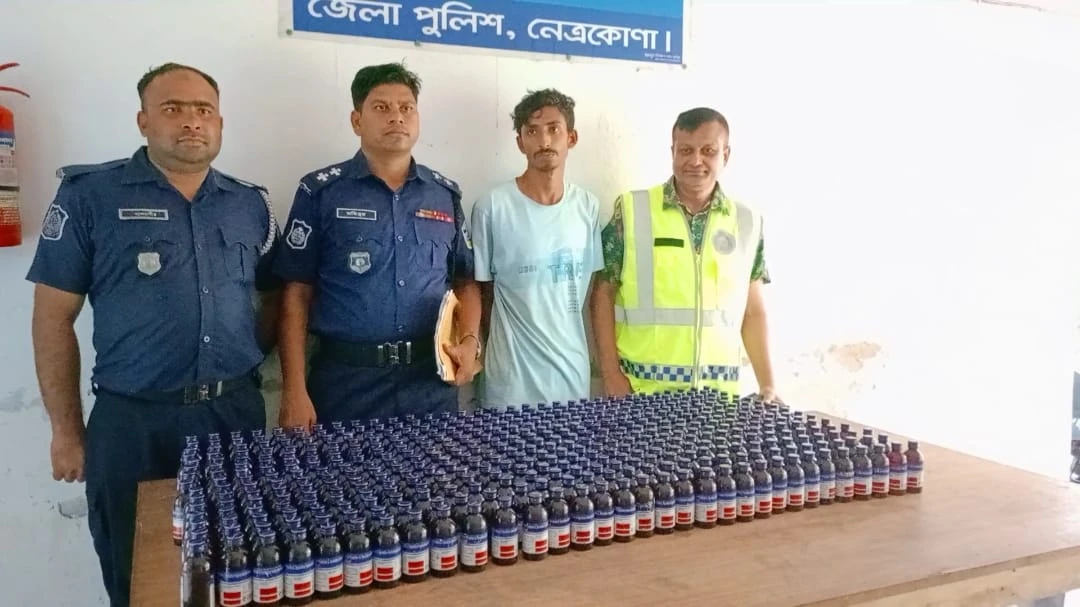দুর্গাপুরে ৪৮০ বোতল ভারতীয় ফেনসিডিলসহ গ্রেপ্তার ১