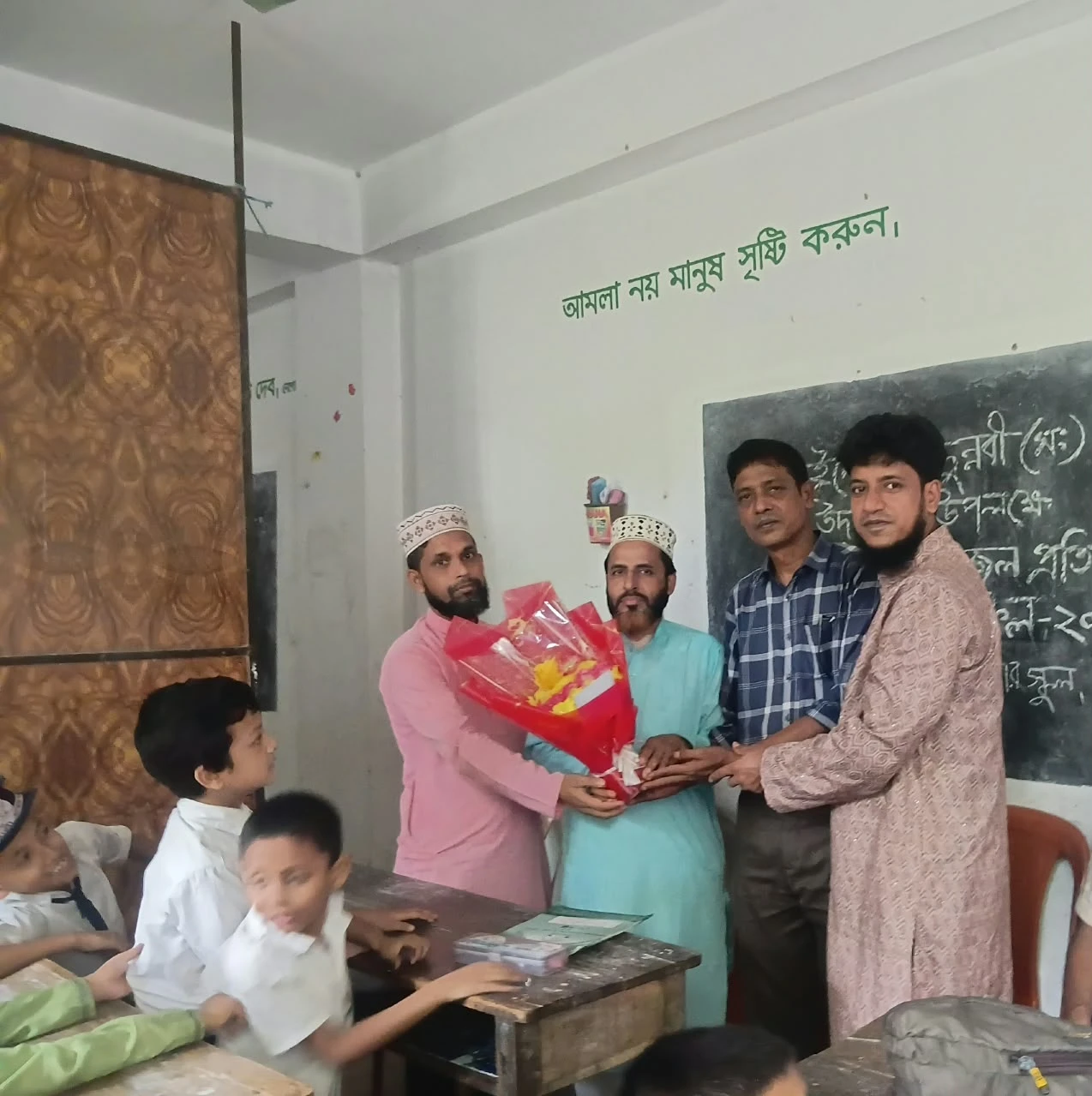বোয়ালখালী গ্রামার স্কুলে ঈদে মিলাদুন্নবী উপলক্ষে মাহফিল