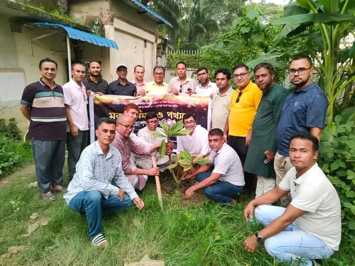 ‘বৃক্ষ রোপণ সাজাই দেশ, সবার আগে বাংলাদেশ’—বোয়ালখালীতে বৌদ্ধ যুব পরিষদের বৃক্ষরোপণ কর্মসূচি