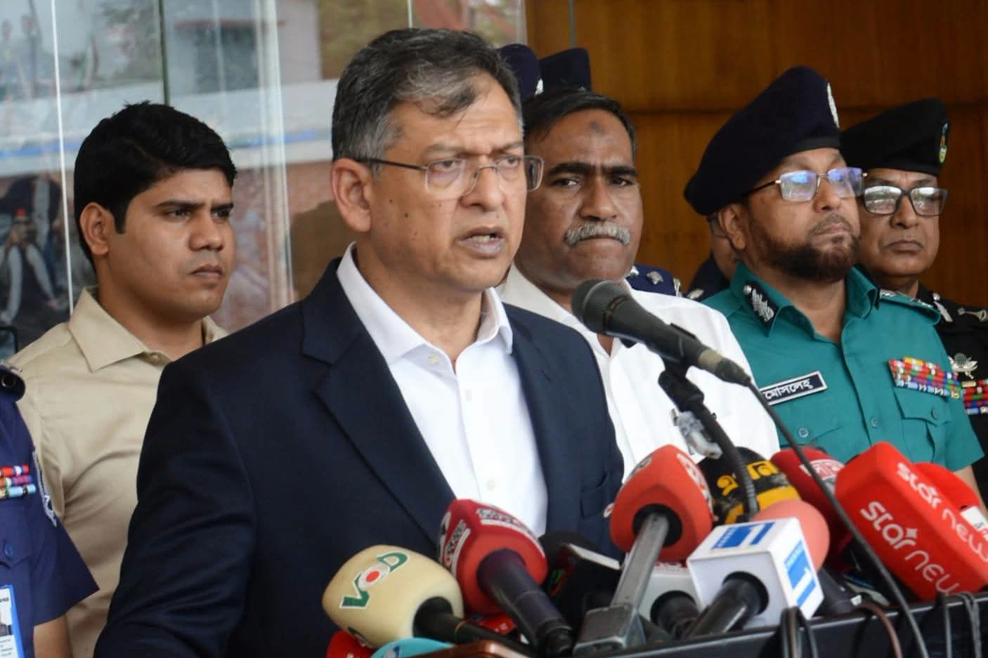 লুণ্ঠিত ও অবৈধ অস্ত্র উদ্ধারে নতুন পুরস্কার ঘোষণা স্বরাষ্ট্রমন্ত্রীর