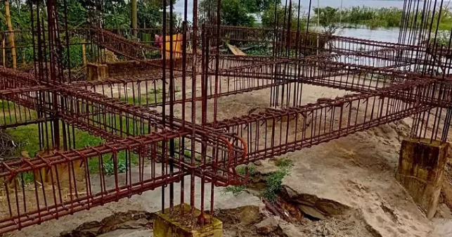 এক টিনের ঘরে ছয় শ্রেণির পাঠদান, ঠিকাদার লাপাত্তা—খালিয়াজুরীর পাঁচগাছিয়া স্কুলে চরম ভবন সংকট