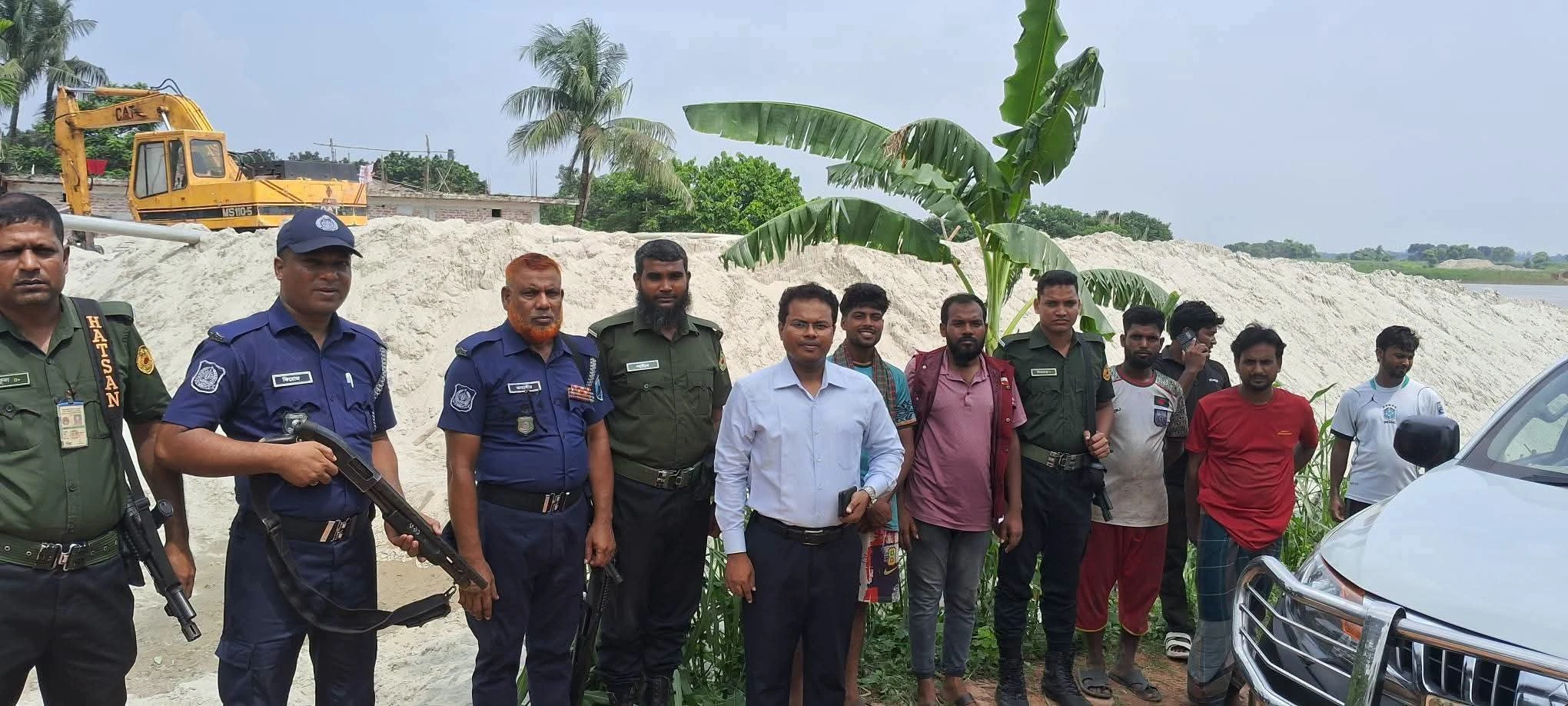 লালপুরে অবৈধ বালু স্তূপীকরণের বিরুদ্ধে ভ্রাম্যমাণ আদালত কারাদণ্ড