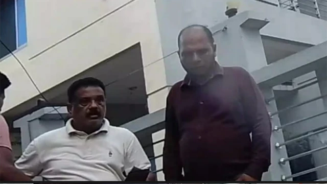 সাংবাদিকদের ওপর হামলা, ক্যামেরা-মোবাইল ও টাকা কেড়ে নেওয়ার অভিযোগ খুলনায়