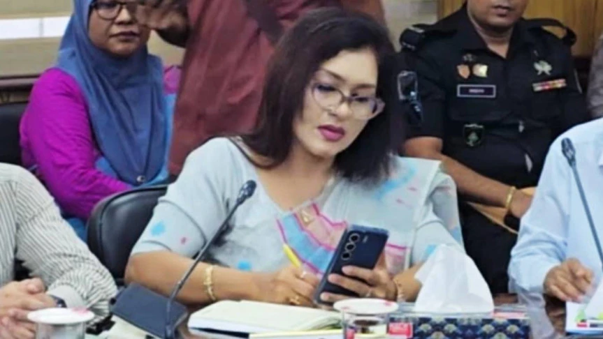 ৩ মিনিটের বক্তব্যে ৮১ বার ‘স্যার’, মানিকগঞ্জের সিভিল সার্জনকে ঘিরে আলোচনা