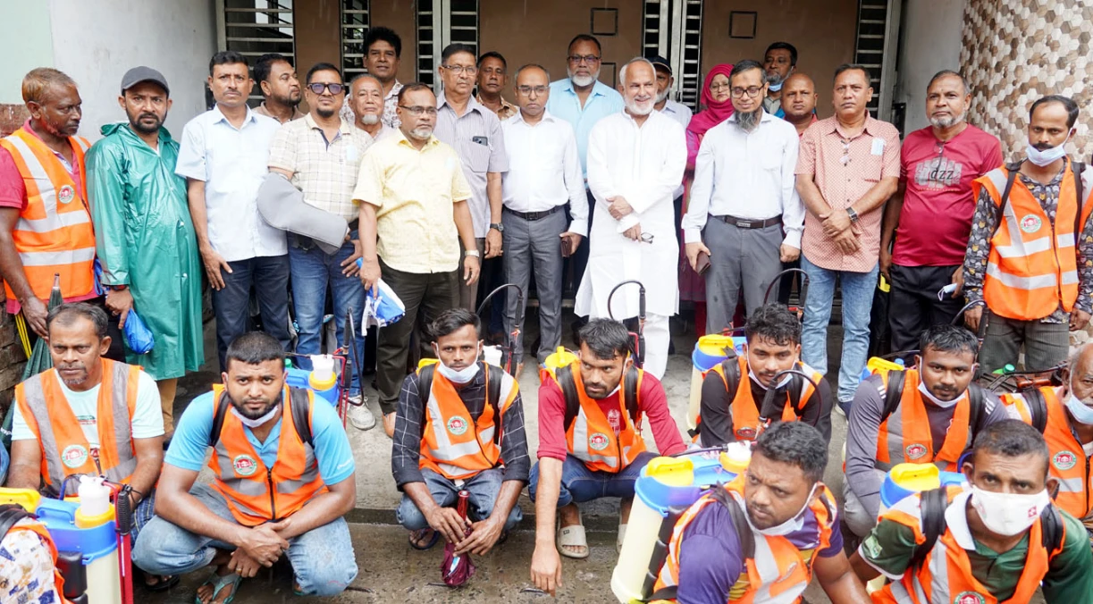 খুলনায় ডেঙ্গু প্রতিরোধে ৩১ ওয়ার্ডে একযোগে লার্ভা নিধন অভিযান