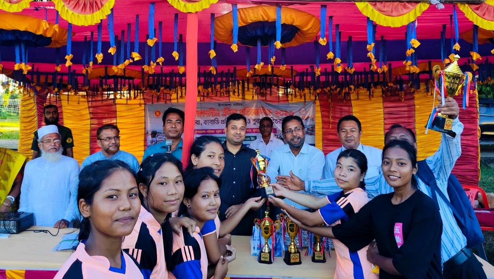 দুর্গাপুরে গ্রীষ্মকালীন ক্রীড়া প্রতিযোগিতার 
পুরস্কার বিতরণ