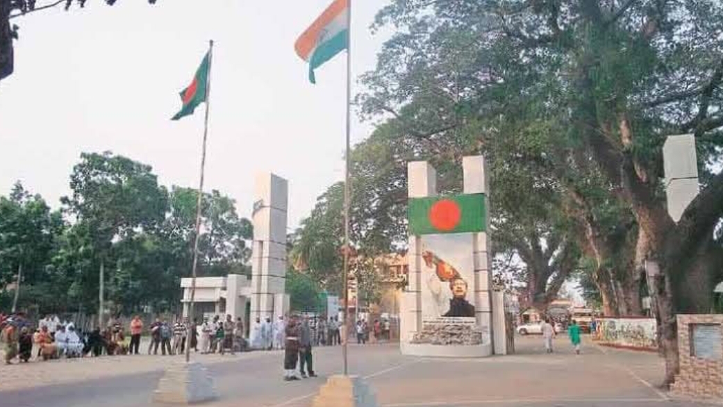 বেনাপোল ইমিগ্রেশনে লাগেজ সিন্ডিকেটের অভিযোগ, রাজস্ব কর্মকর্তা উদ্ভব পালকে ঘিরে প্রশ্ন