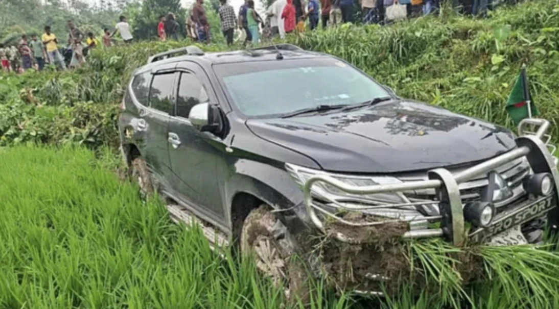 প্রতিমন্ত্রীর গাড়ির ধাক্কা এড়াতে গিয়ে ধানখেতে, পথচারী নারীর মৃত্যু