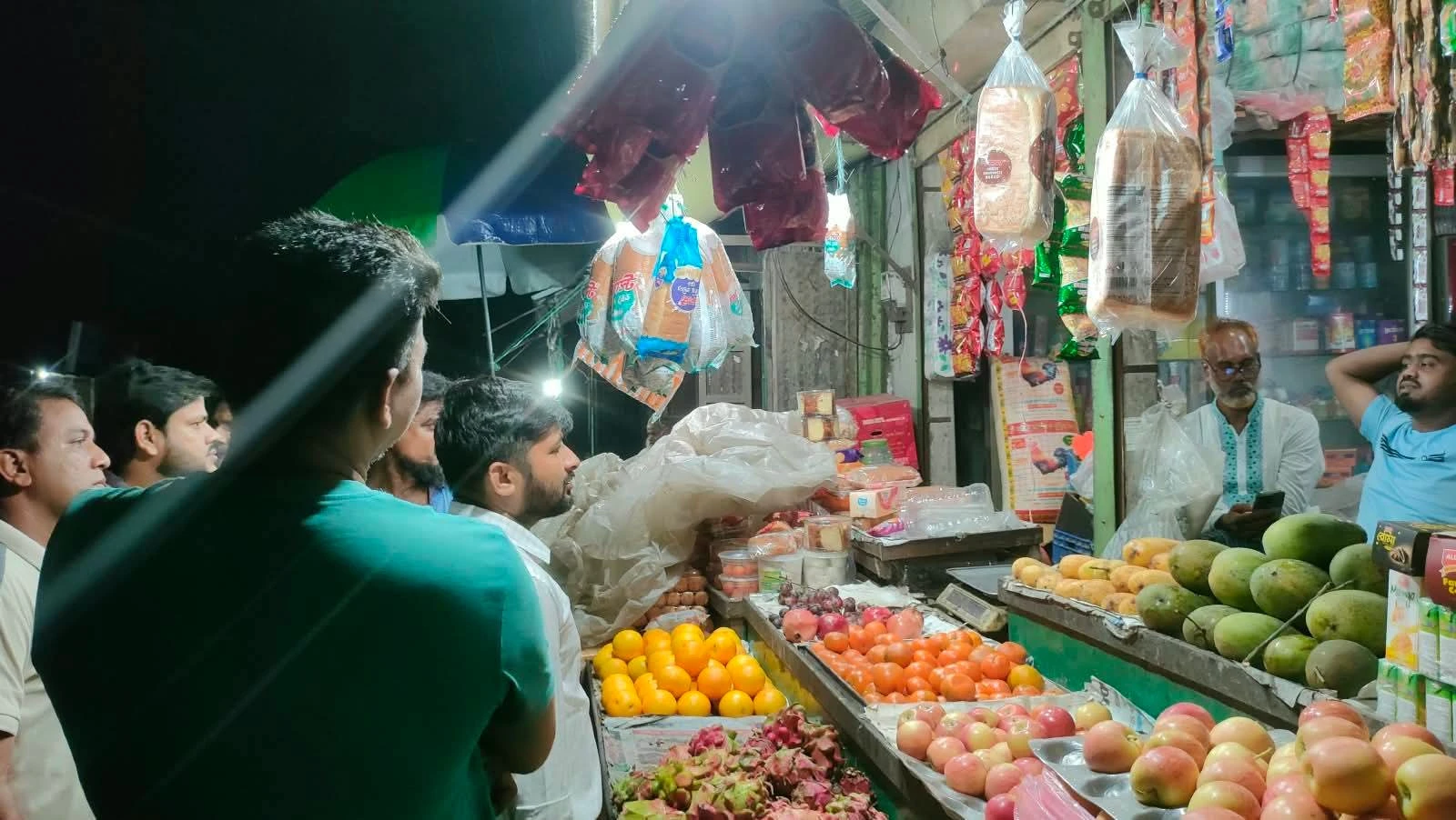 বিদ্যুৎ সাশ্রয়ে রাত ৮টার পর দোকান-মার্কেট বন্ধে টাঙ্গাইলে পল্লী বিদ্যুতের নৈশ অভিযান