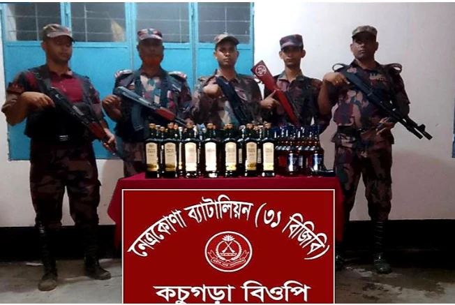 কলমাকান্দা সীমান্তে ৩৬ বোতল ভারতীয় মদ জব্দ, পালিয়ে গেল চোরাকারবারিরা