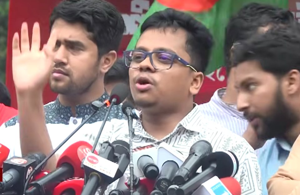 ক্যাম্পাস হামলার প্রতিবাদে শহীদ মিনারে ছাত্রশিবিরের গণজমায়েত