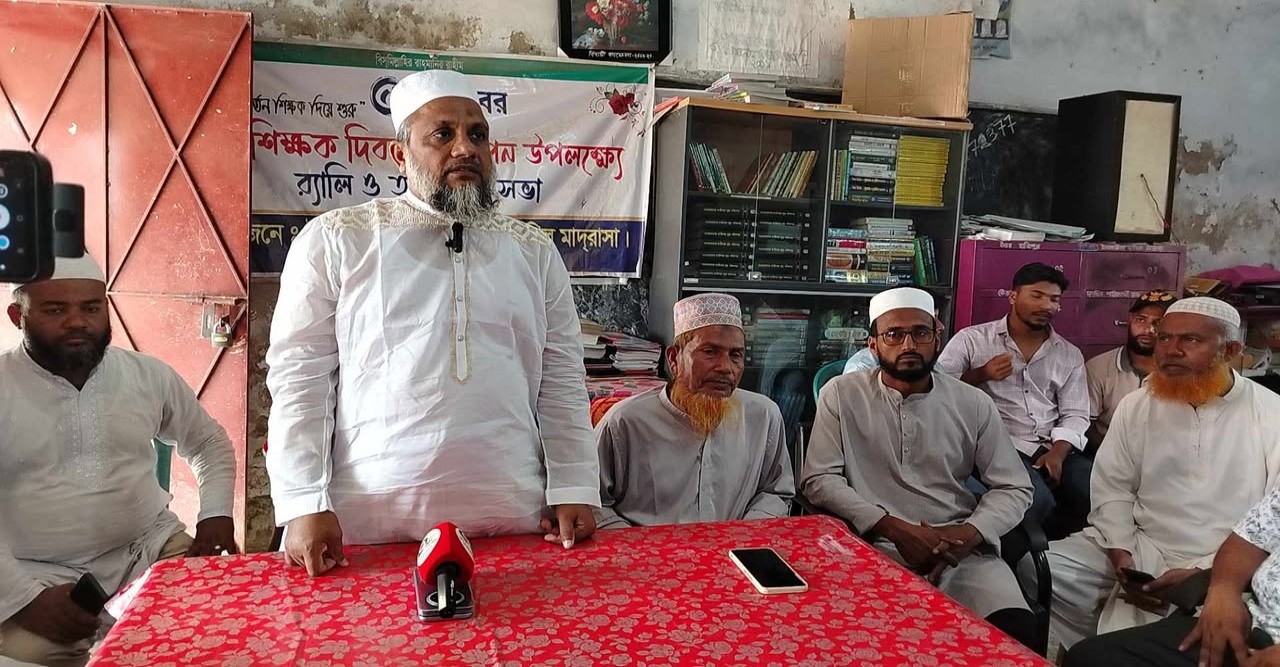 নোয়াখালীতে হাজিপুর ইসলামিয়া দাখিল মাদ্রাসার নতুন এডহক কমিটির পরিচিতি সভা অনুষ্ঠিত
